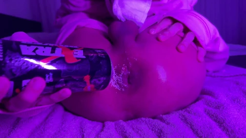 La transessuale Branquinha Large dà un duro colpo al suo uomo